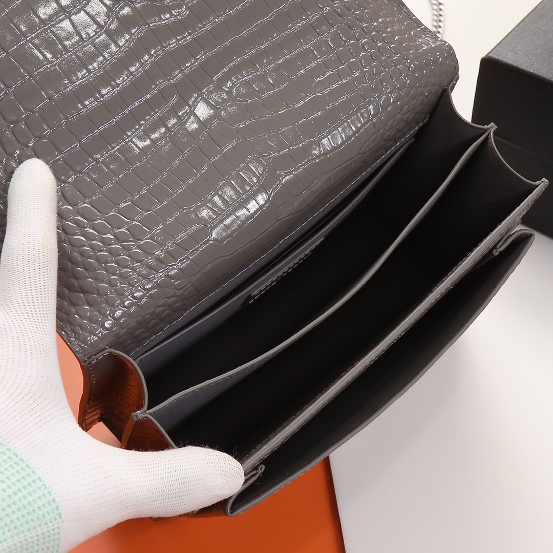 Handbags SAINT LAURENT 442906 size 22x8x16 cm - vstockx