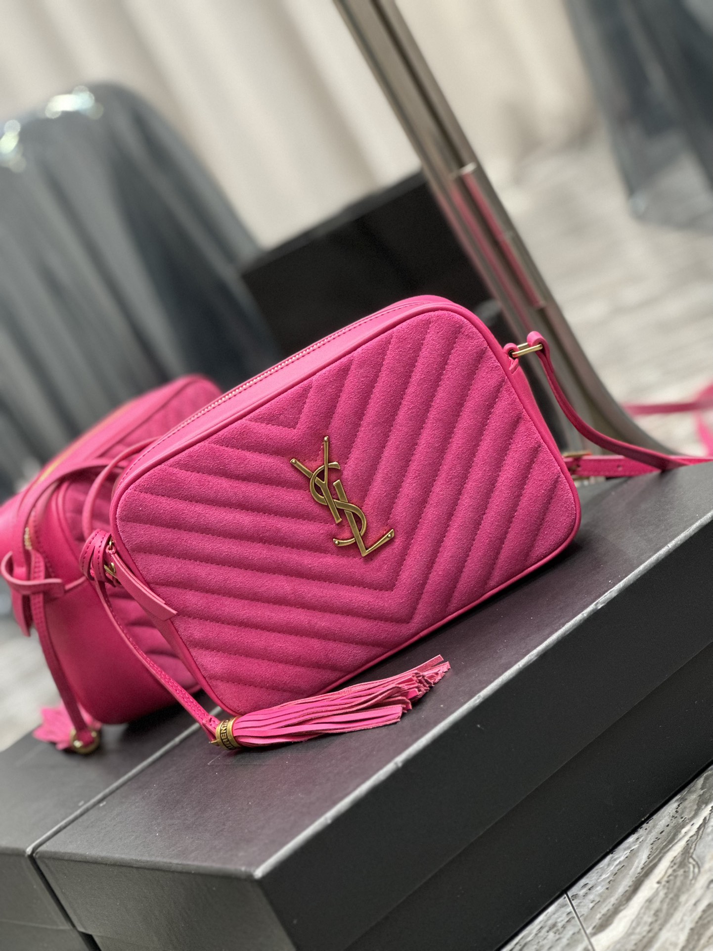 Handbags SAINT LAURENT 520534 size 23x16x6 cm - vstockx