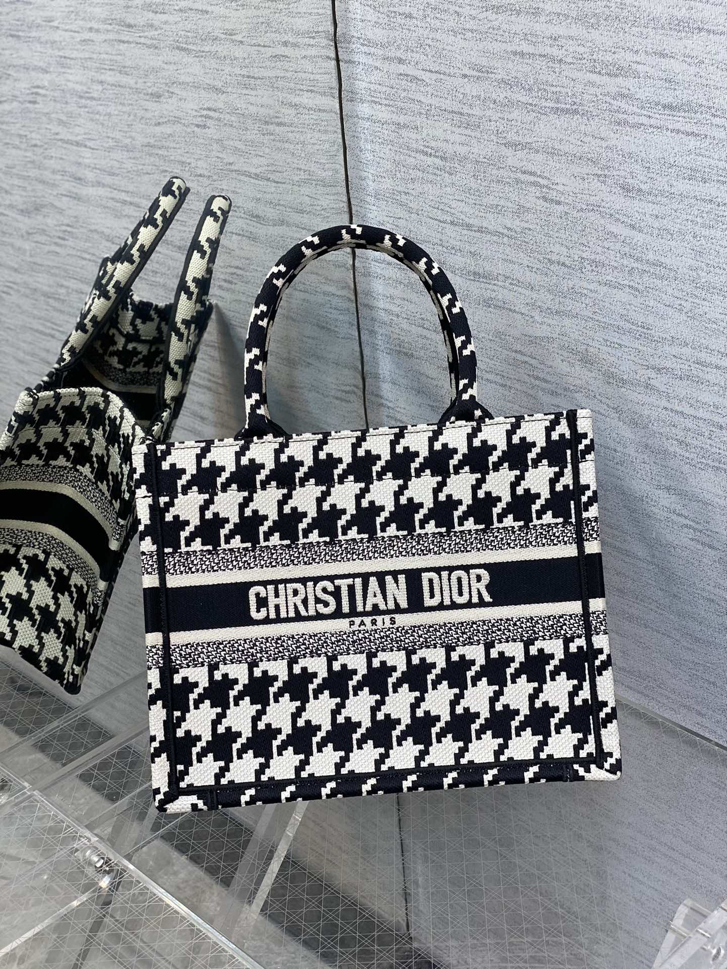 Handbags Dior Book Tote 8001 size:26*8*22 cm - vstockx