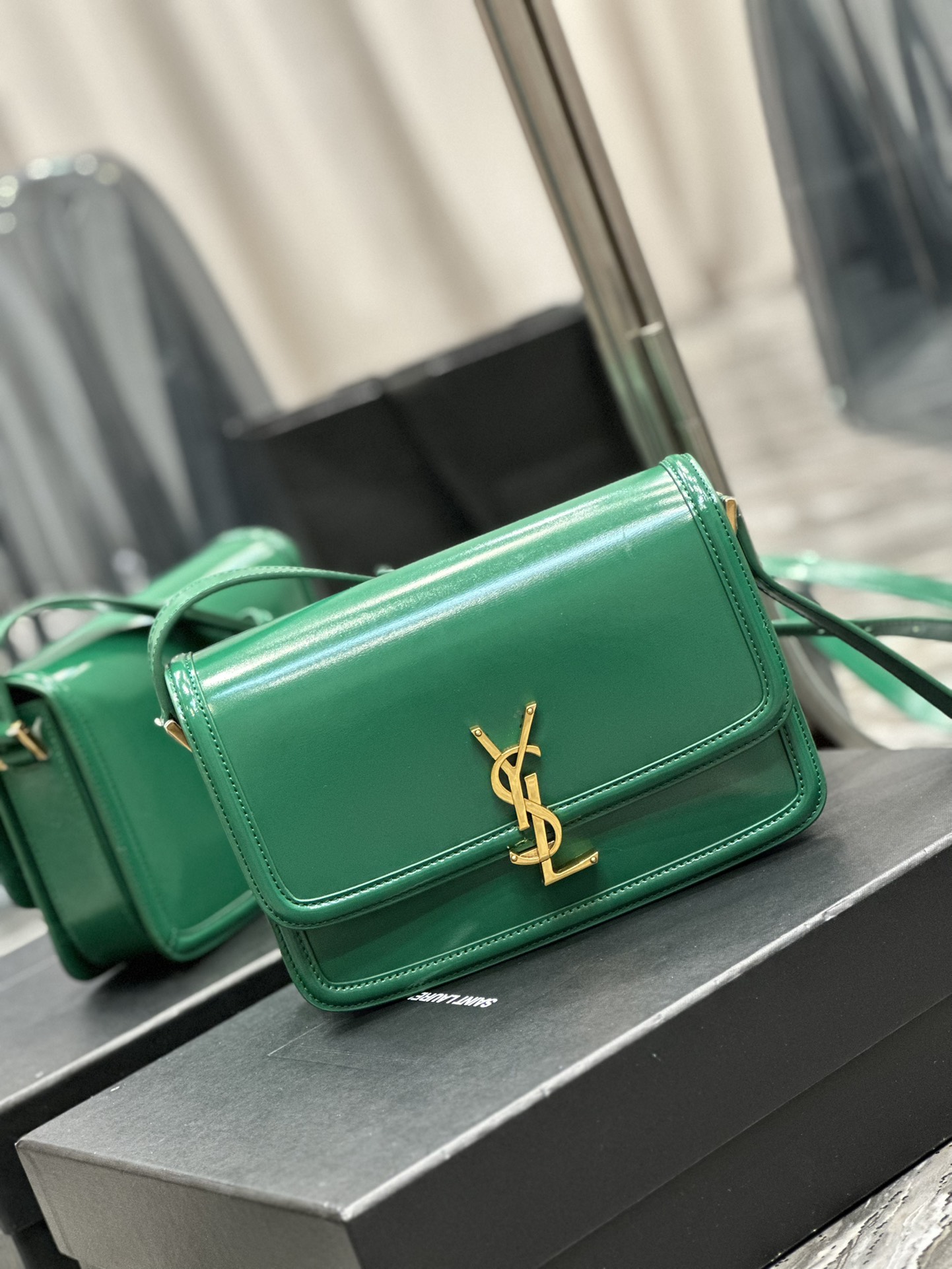 Handbags SAINT LAURENT 634305 size 23x16x6 cm - vstockx