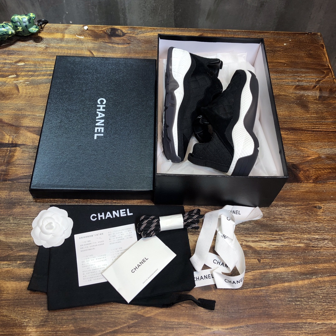 Chanel Fabric & Suede Calfskin Low Top Sneaker 21 - vstockx