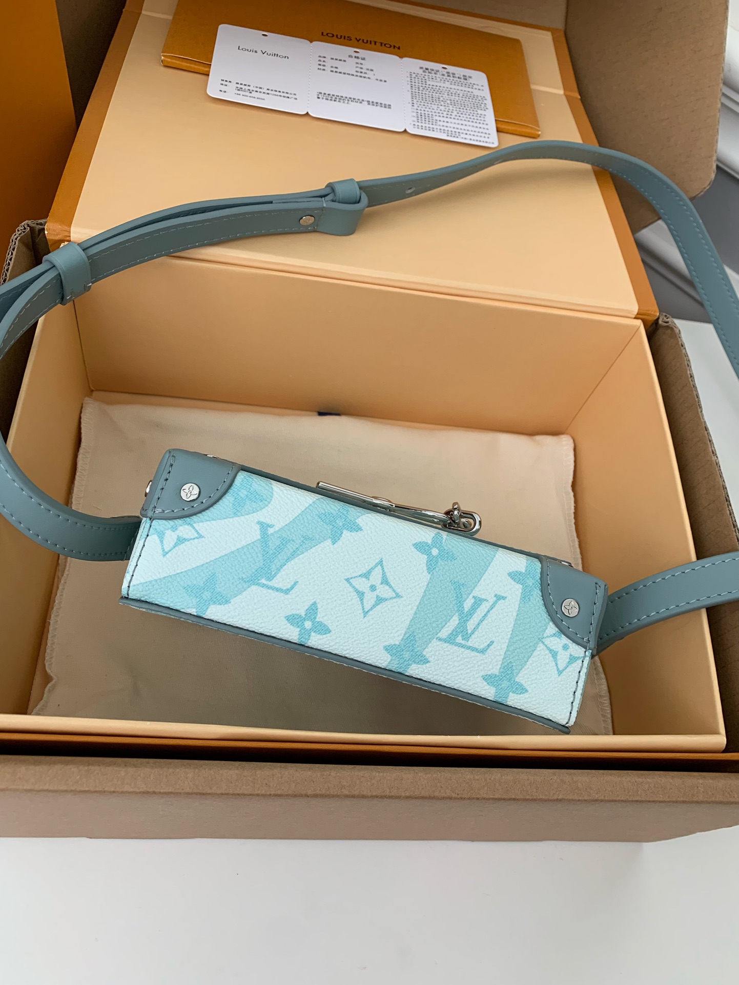 Handbags Louis Vuitton M22637 size:18*11*6.5 cm - vstockx