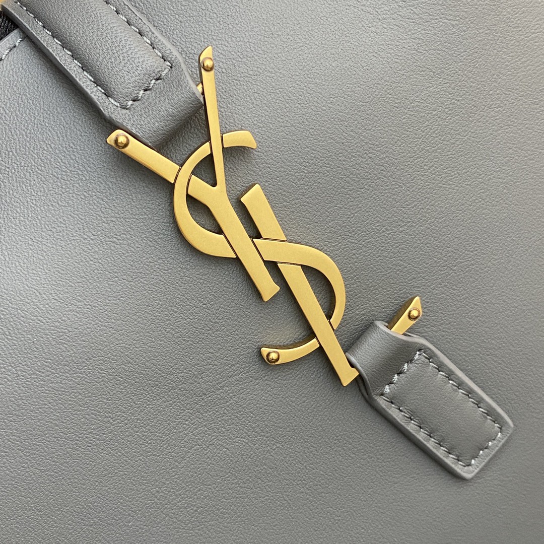 Handbags SAINT LAURENT 713938 size 22x22x10 cm - vstockx