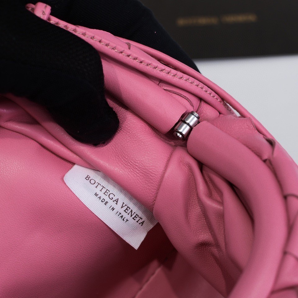 handbags Bottega Veneta The pouch size:23*13*8 - vstockx