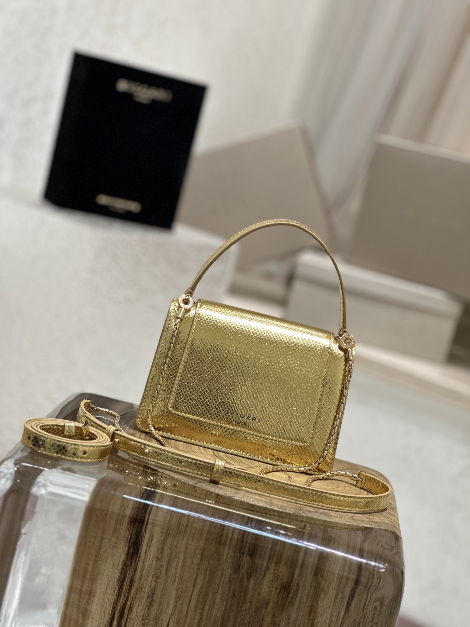 Handbags Bvlgari 288739 size:18.5*13*6.5 cm - vstockx
