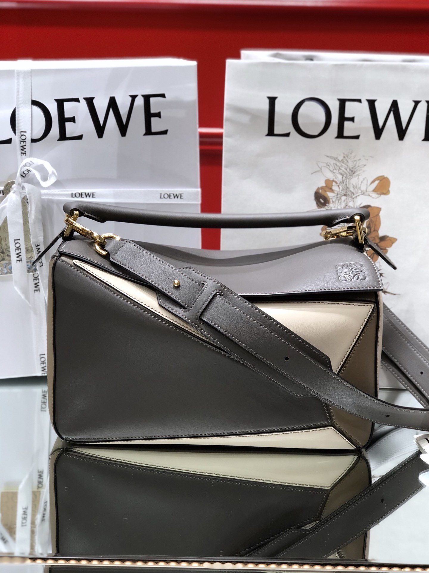 Handbags LOEWE Ykk size:29x18x12 cm - vstockx