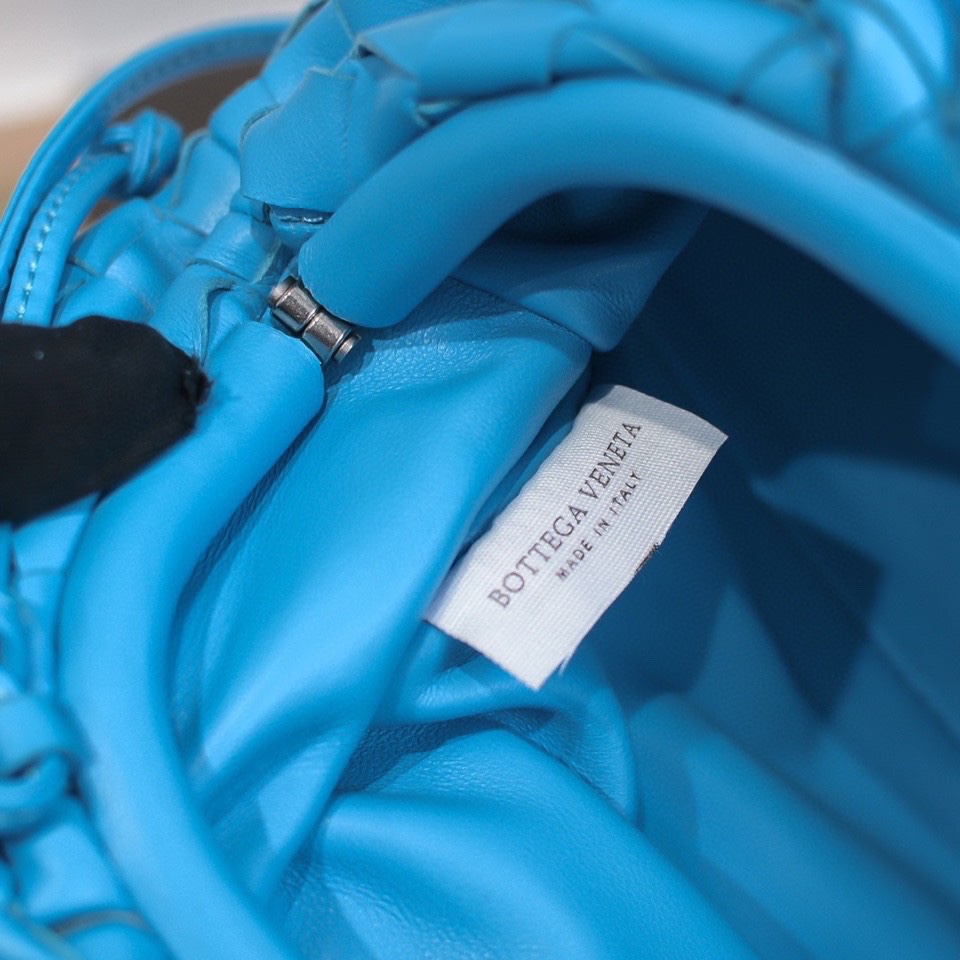 handbags Bottega Veneta The pouch size:23*13*8 - vstockx