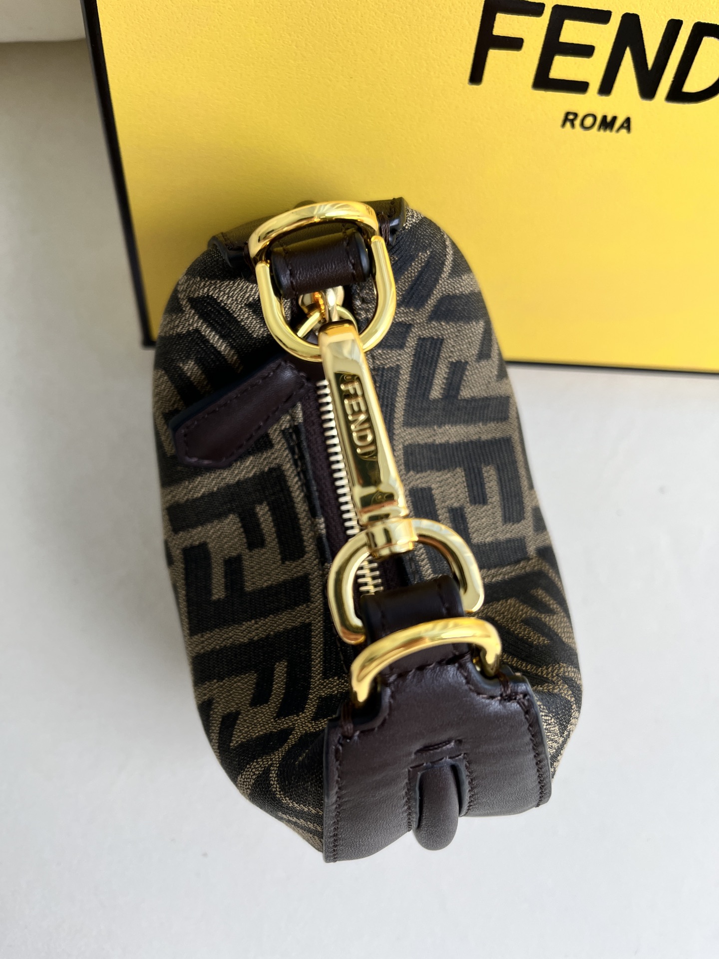 handbags FENDI 208 size:18*13*6.5 - vstockx