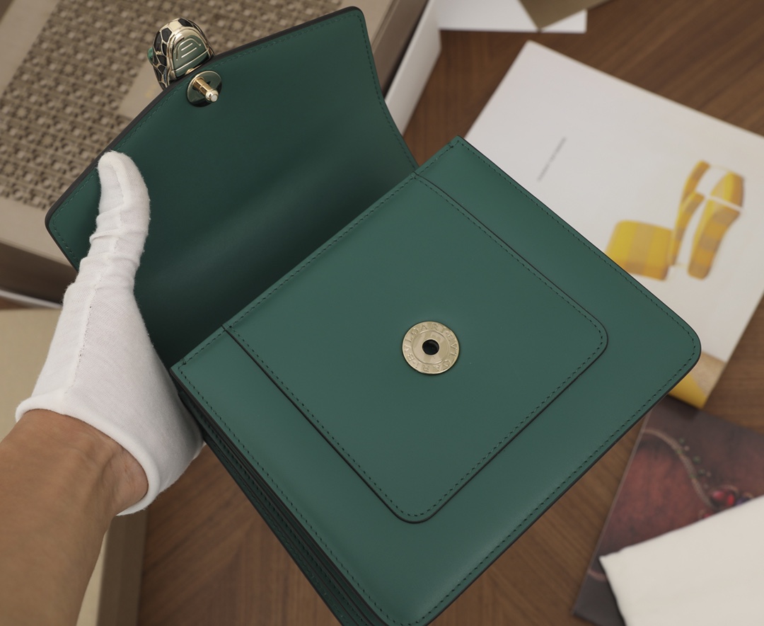 Handbags Bvlgari 28624791050 size:18*16*10cm - vstockx