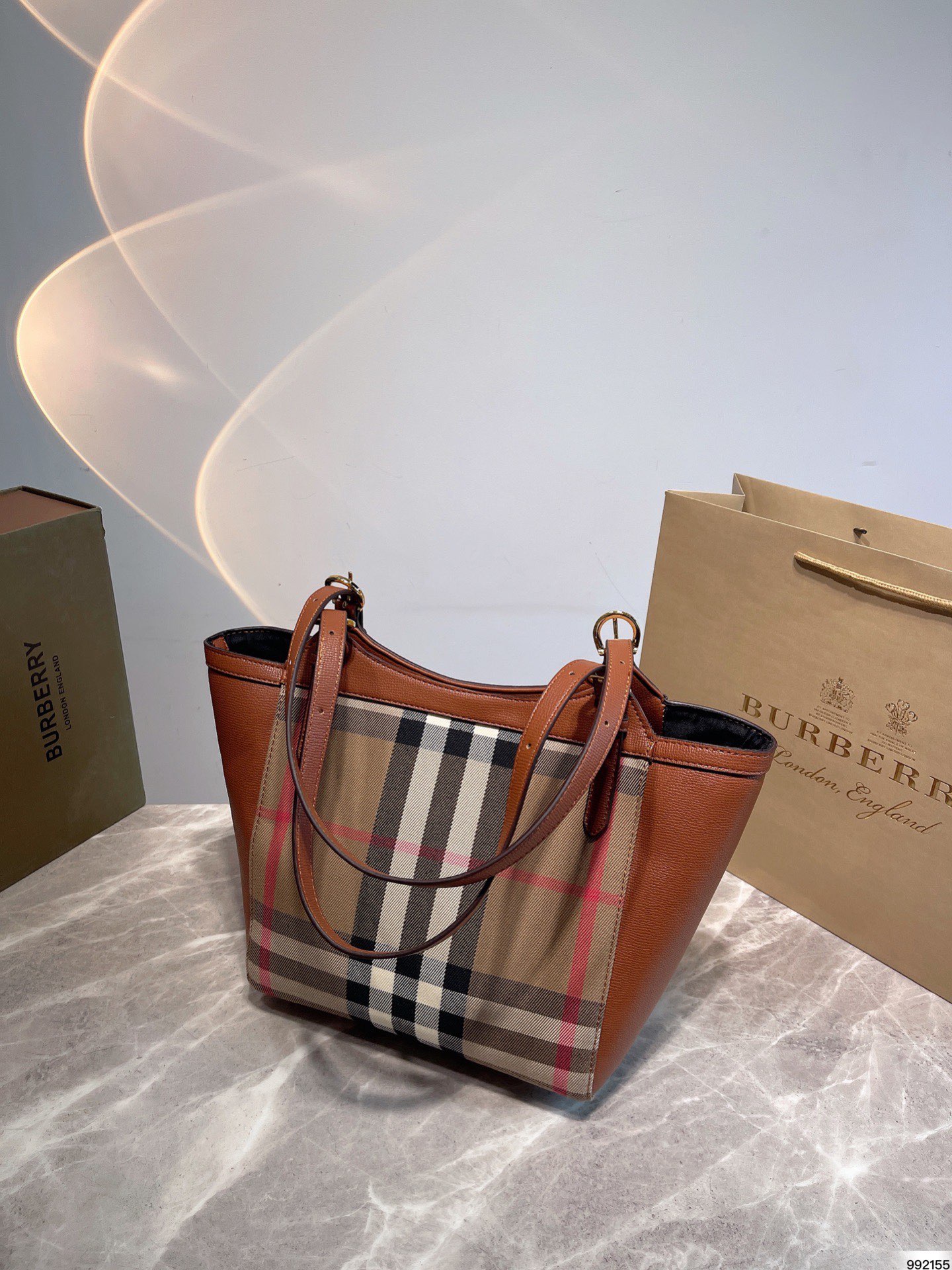 Burberry   ذ    vintage    ƴ   25cm x 25cm - vstockx