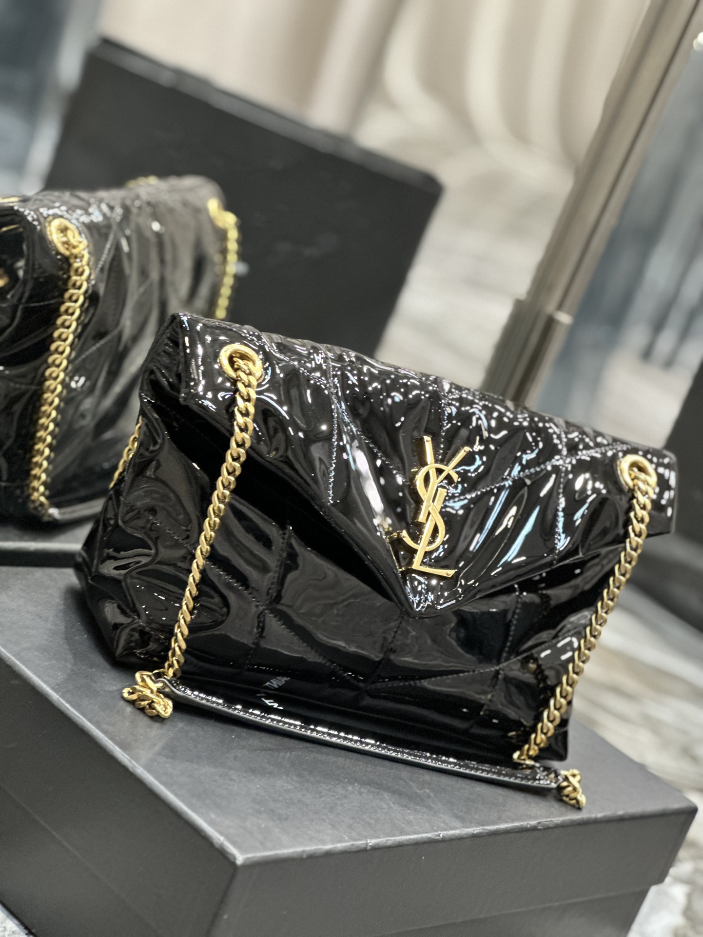 Handbags SAINT LAURENT 577476 size 29x17x11 cm - vstockx