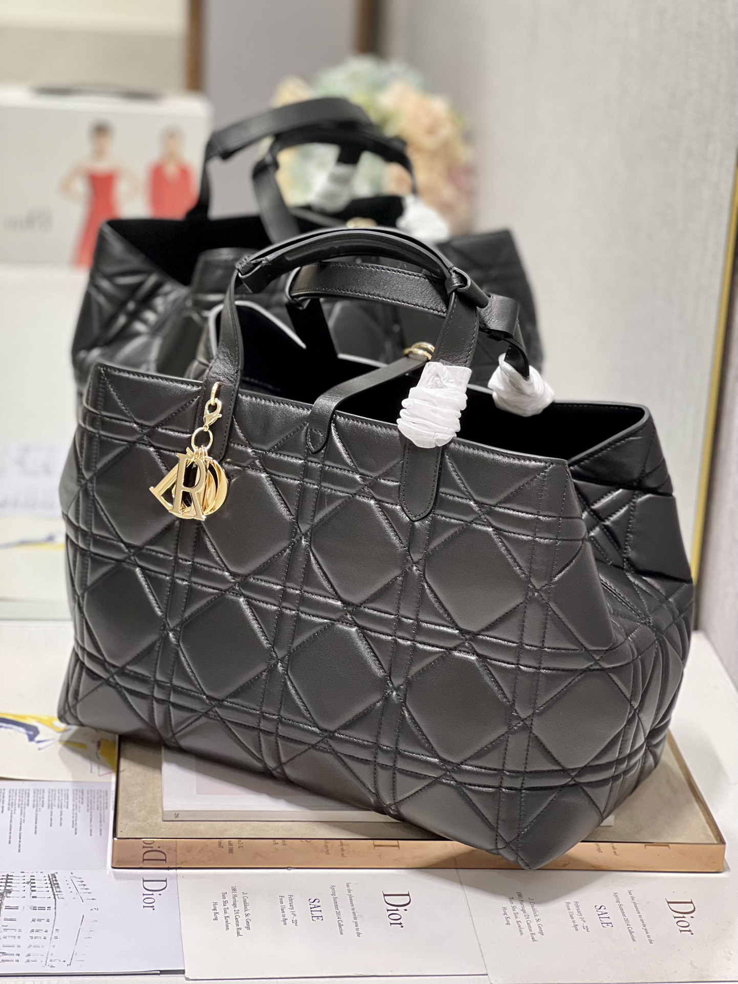 Handbag Dior 1188 size 37  43  22 cm - vstockx