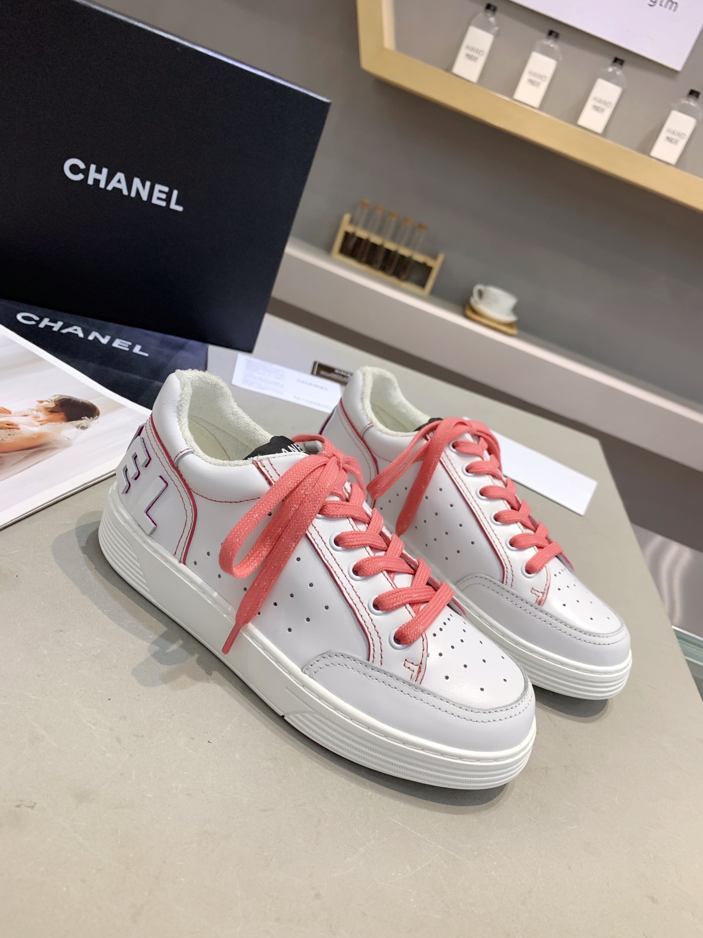 Chanel Low Top Sneaker 53 - vstockx