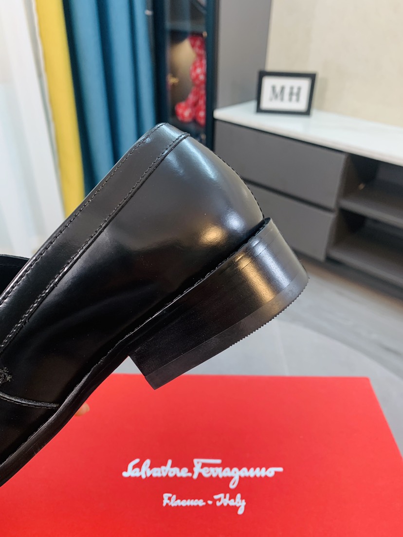 Salvatore Ferragamo Boots 38 - vstockx