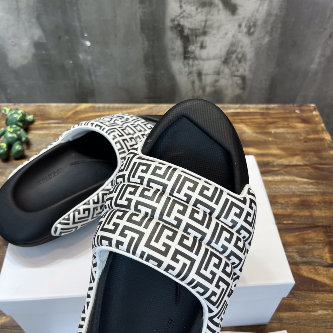 Balmain Quilted leather B-IT mules 12 - vstockx