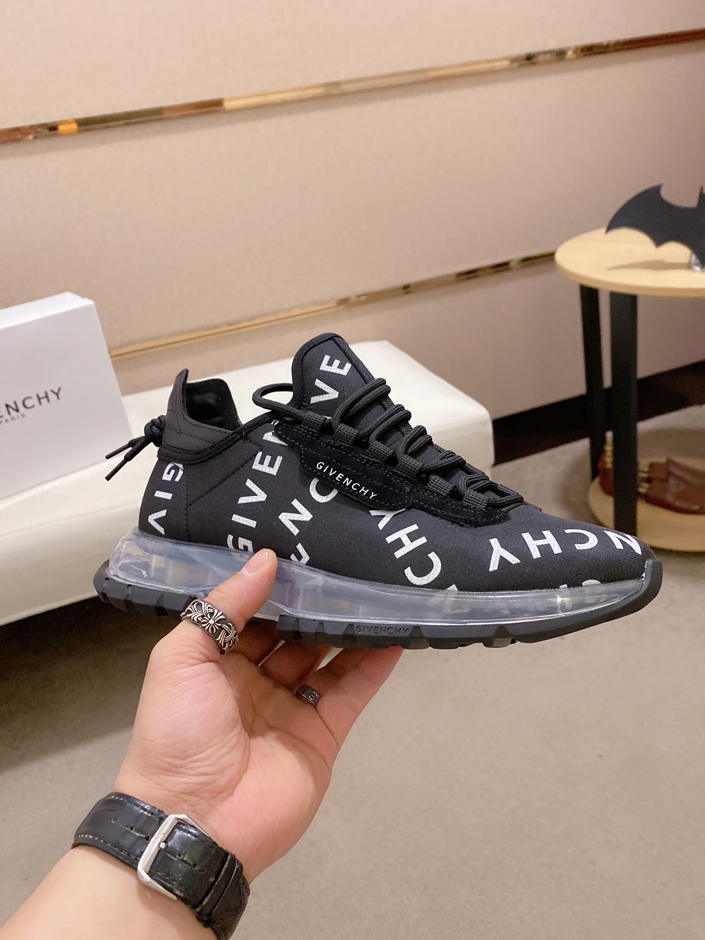 Givenchy Spectre Zip Sneakers 10 - vstockx