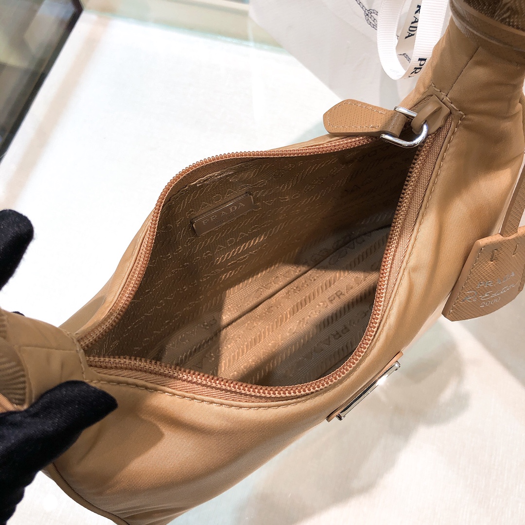 handbags prada Hobo re-edition 2000 1NE515 Size:22*17*6 - vstockx