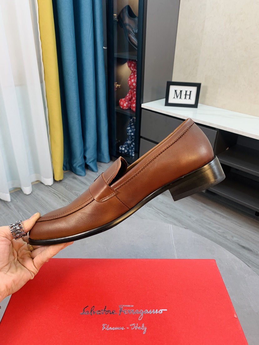 Salvatore Ferragamo Boots 37 - vstockx