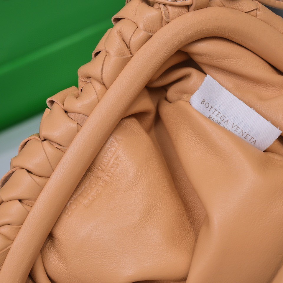 handbags Bottega Veneta The pouch size:23*13*8 - vstockx