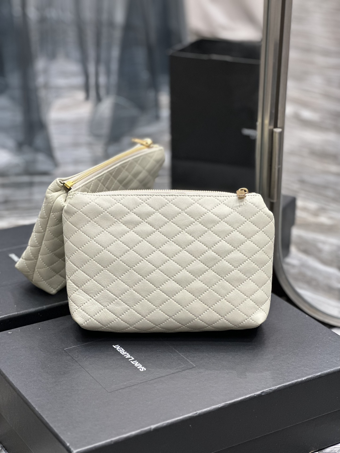 Handbags SAINT LAURENT 733955 size 23  17  5 cm - vstockx