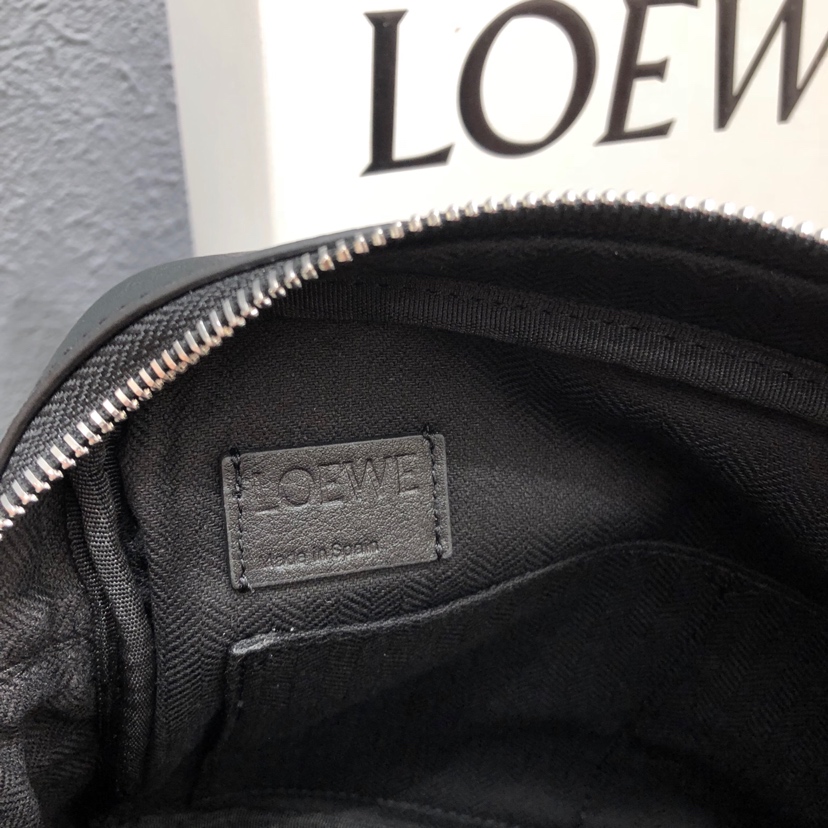 Handbags LOEWE ykk size:23x18x9 cm - vstockx