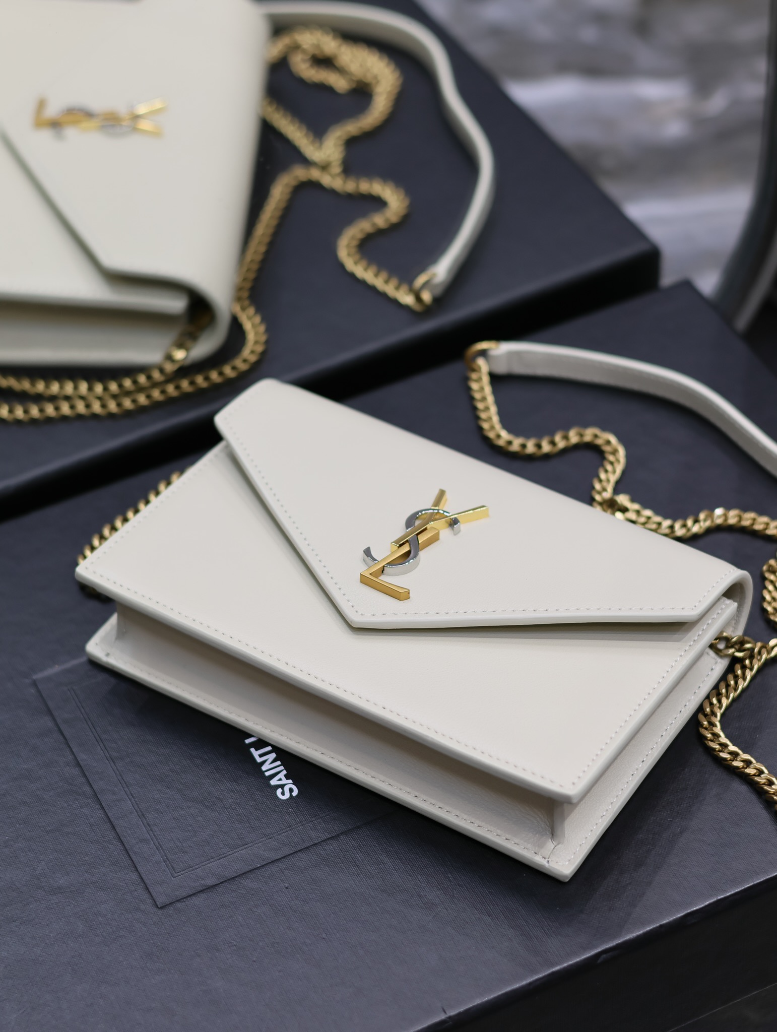 Handbags SAINT LAURENT 393953 size 19x11.5x4 cm - vstockx