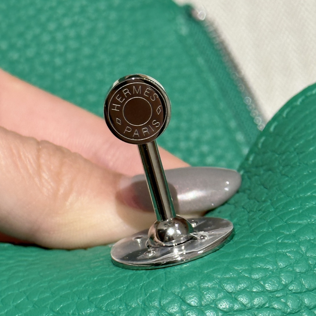 Handbags Hermes mini Lindy size:19 cm - vstockx