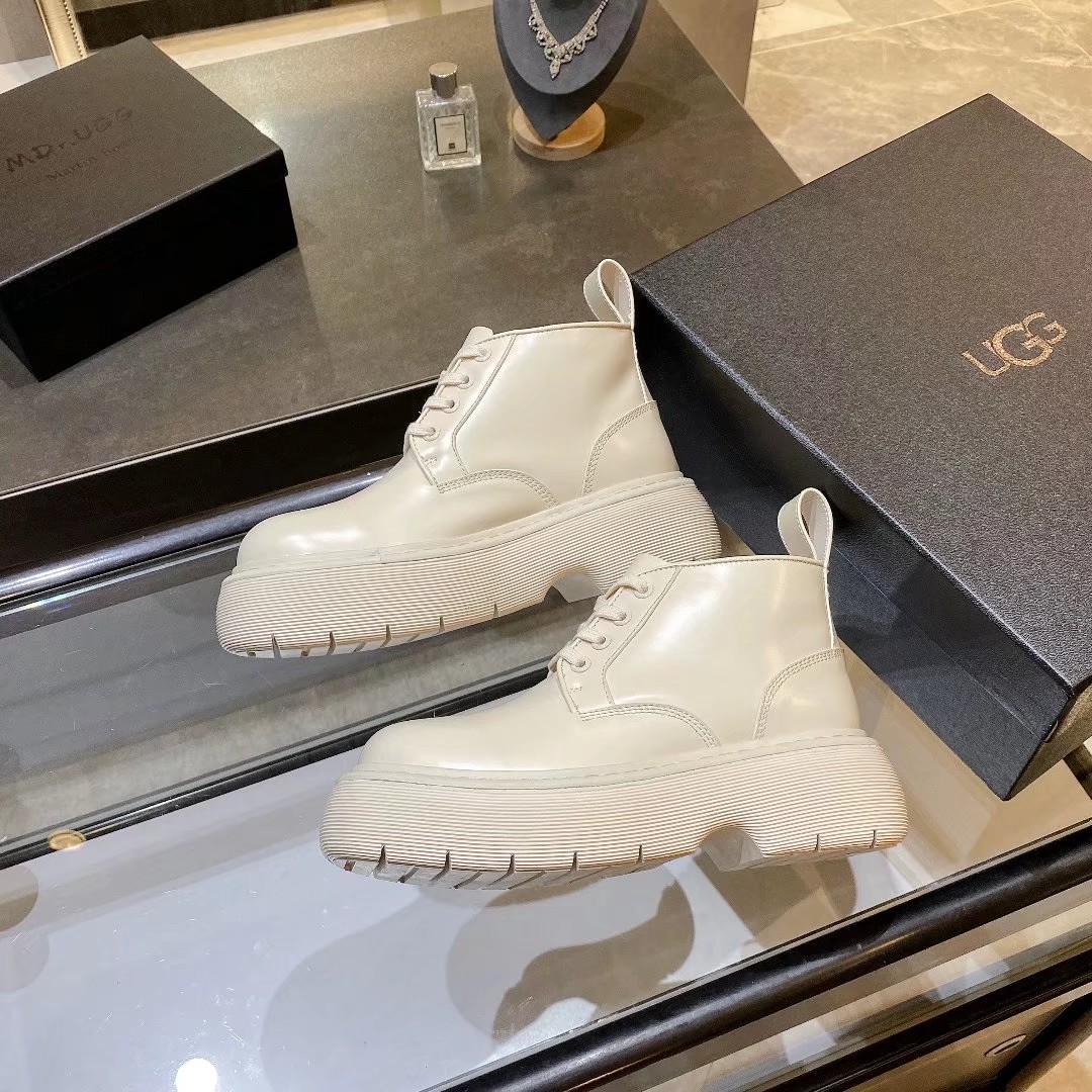 Bottega Veneta Boots 15 - vstockx