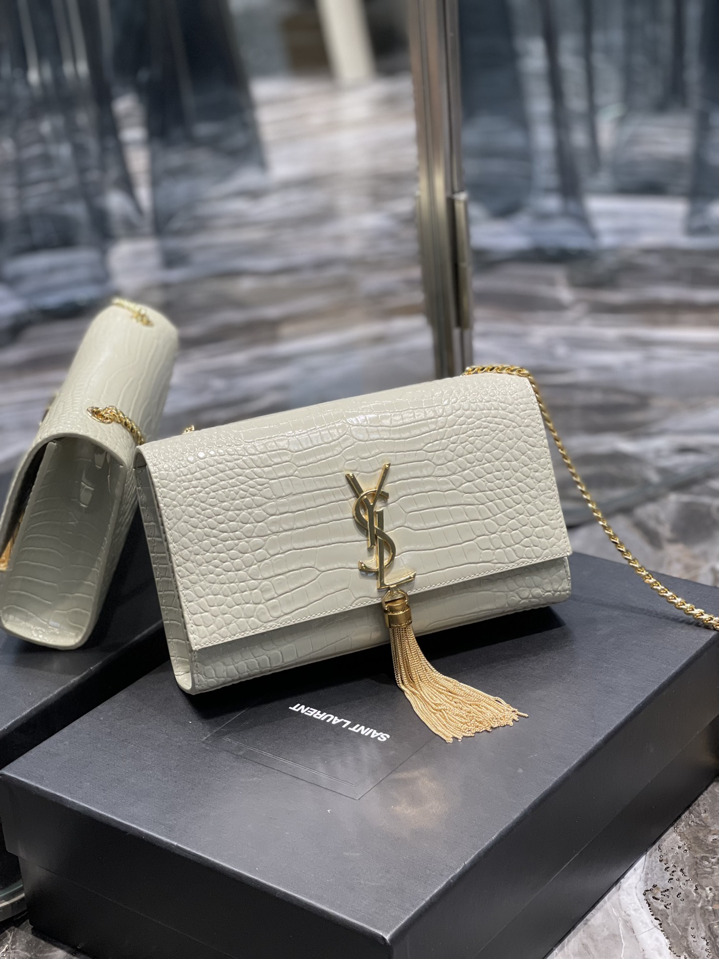 Handbags SAINT LAURENT 354119 size 24x14.5x5 cm - vstockx
