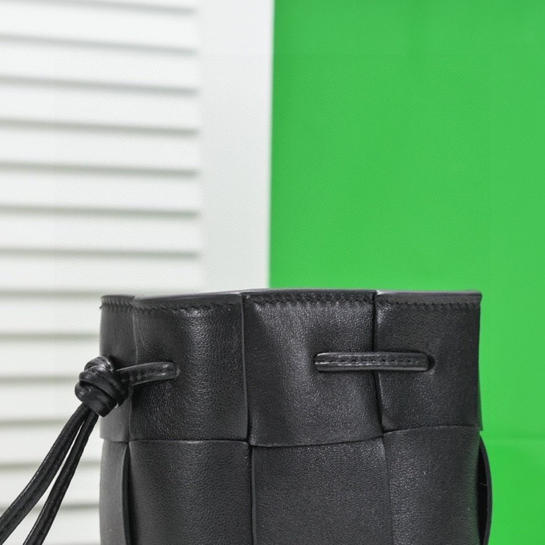 Handbags Bottega Veneta 6611 size:14*9*9 cm - vstockx