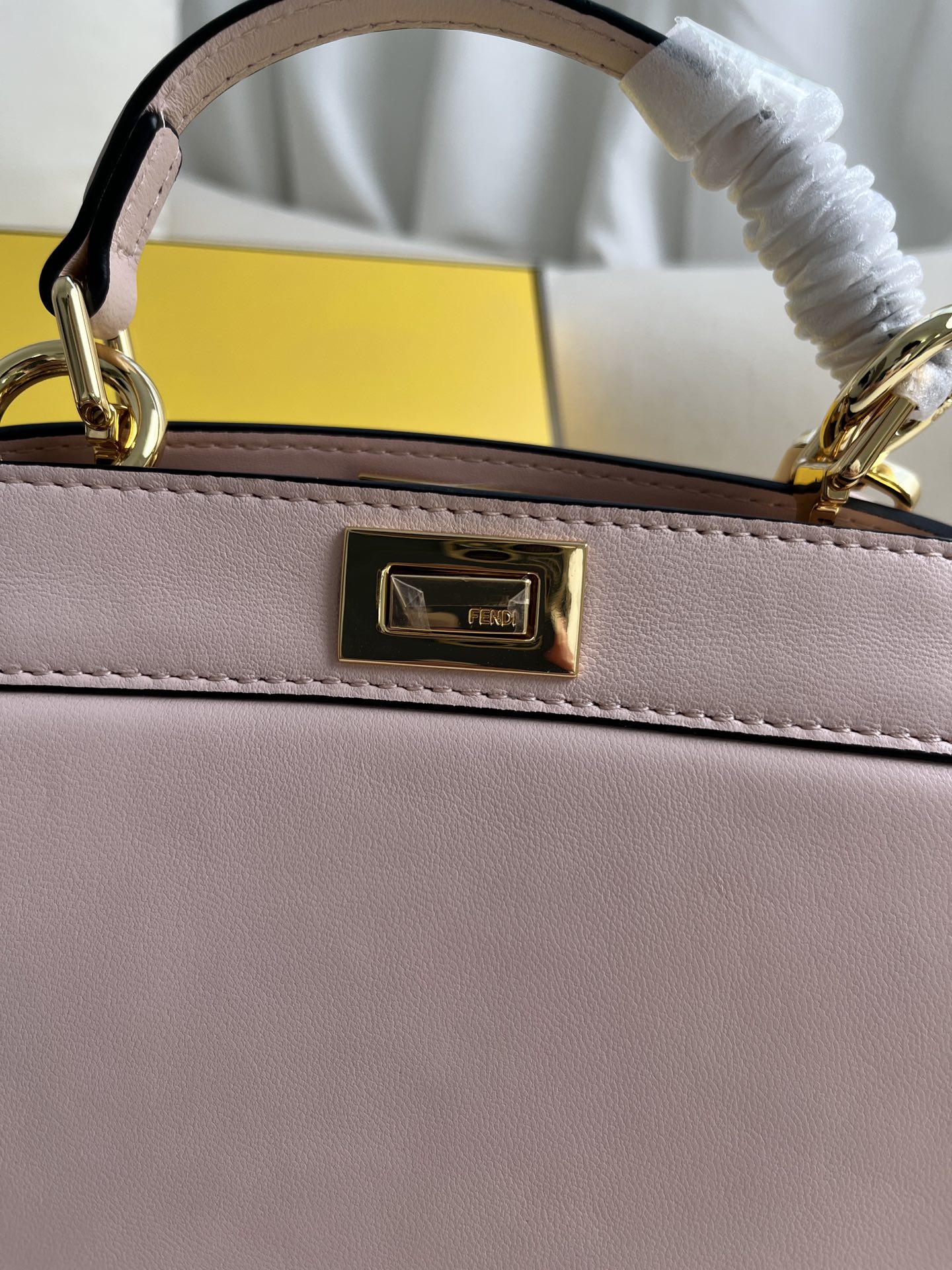 handbags FENDI 0228 size:20*15.5*11cm - vstockx