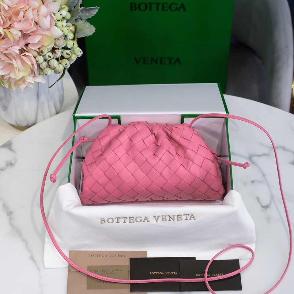 handbags Bottega Veneta The pouch size:23*13*8 - vstockx