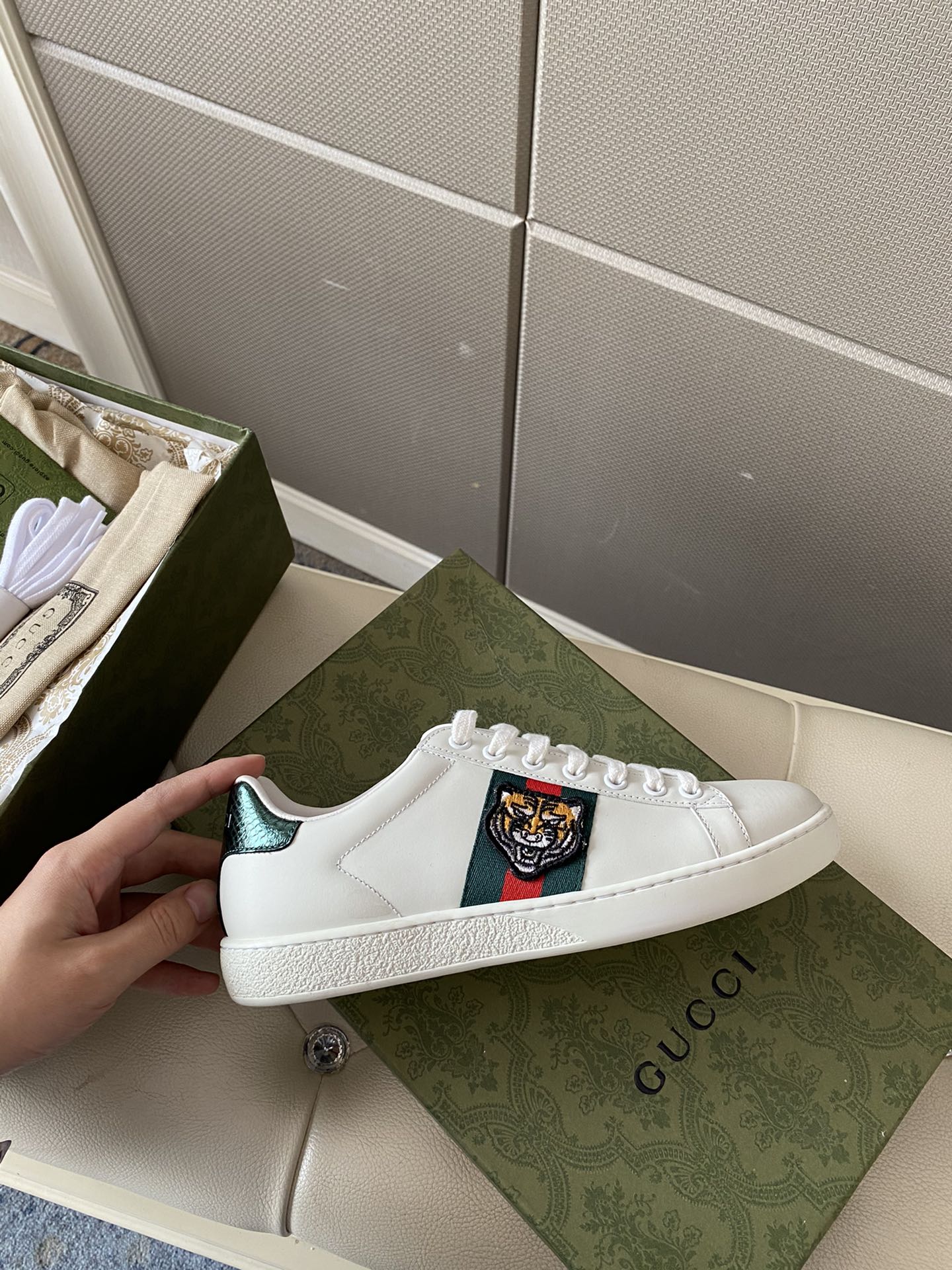 Gucci Women's Ace sneaker with bee sneaker 4 - vstockx