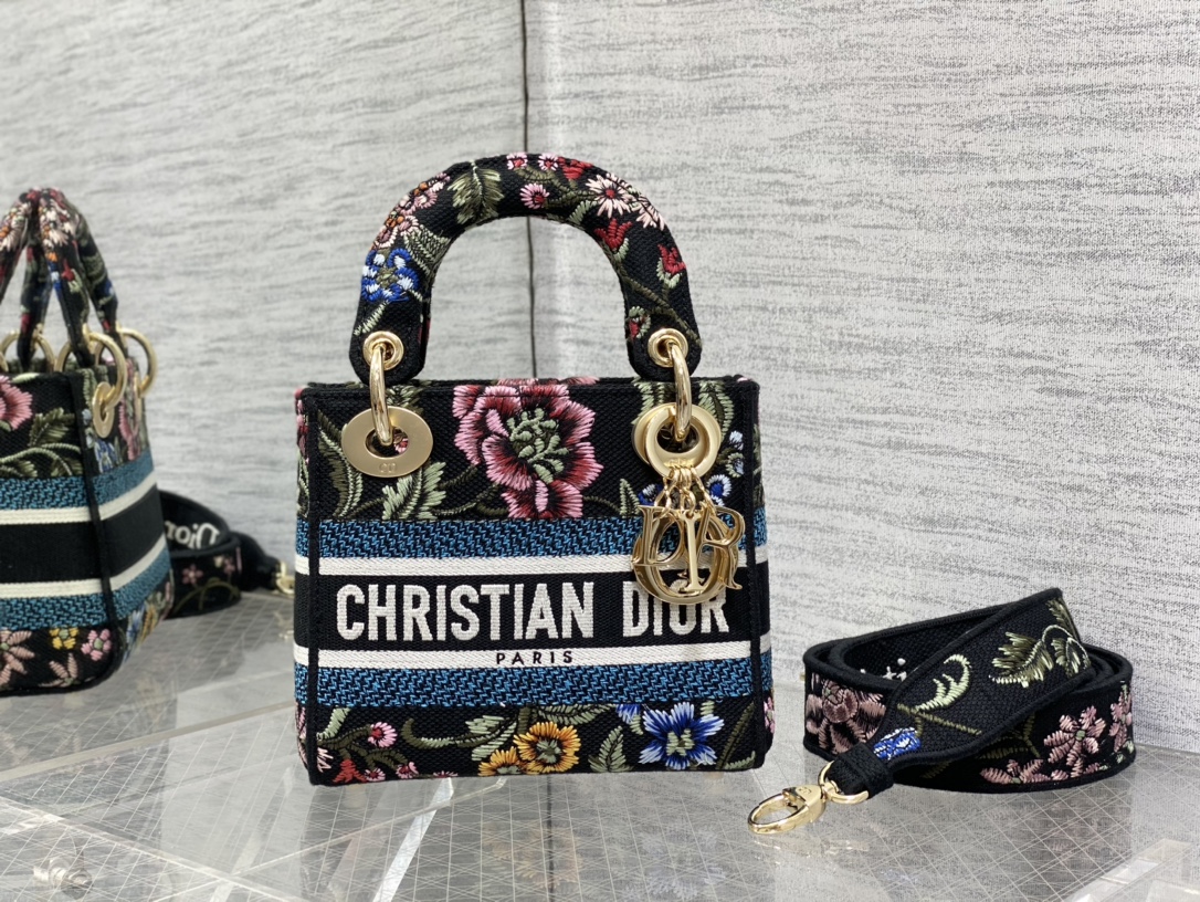 Handbag Dior size 17*7*15 cm - vstockx