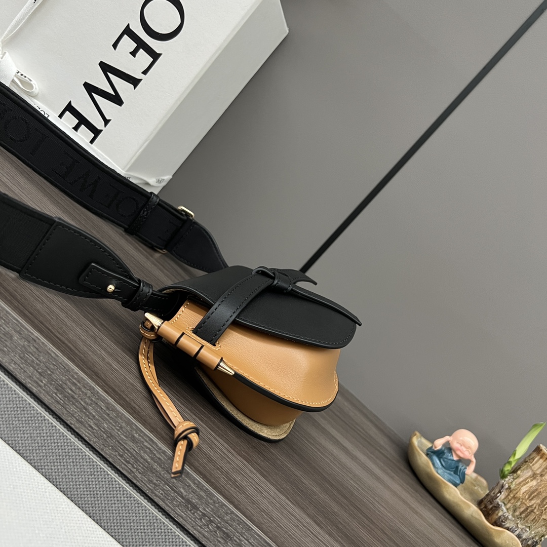 Handbags LOEWE 61824 size:21*12.5*9.5 cm - vstockx