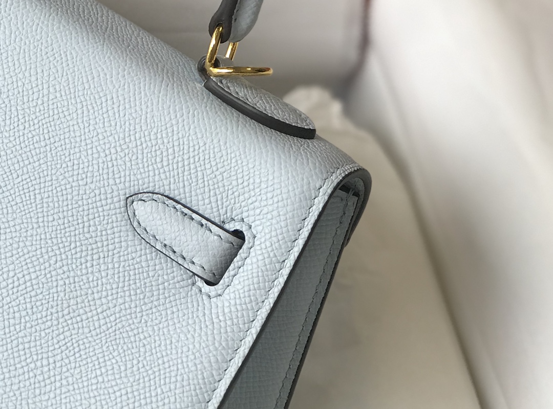 Handbags   . size:25 cm - vstockx