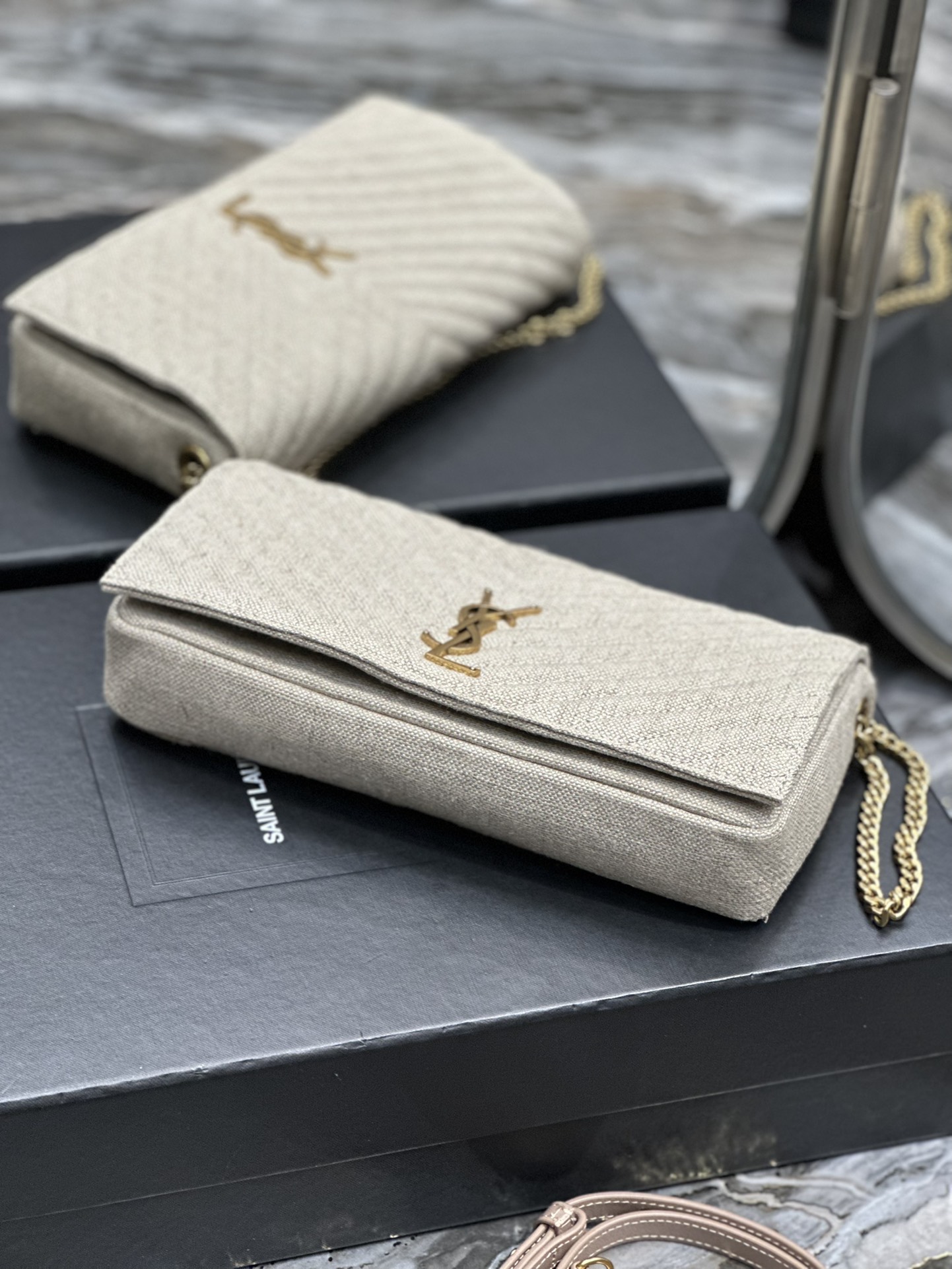Handbags SAINT LAURENT 604276 size 26x13.5x4.5 cm - vstockx