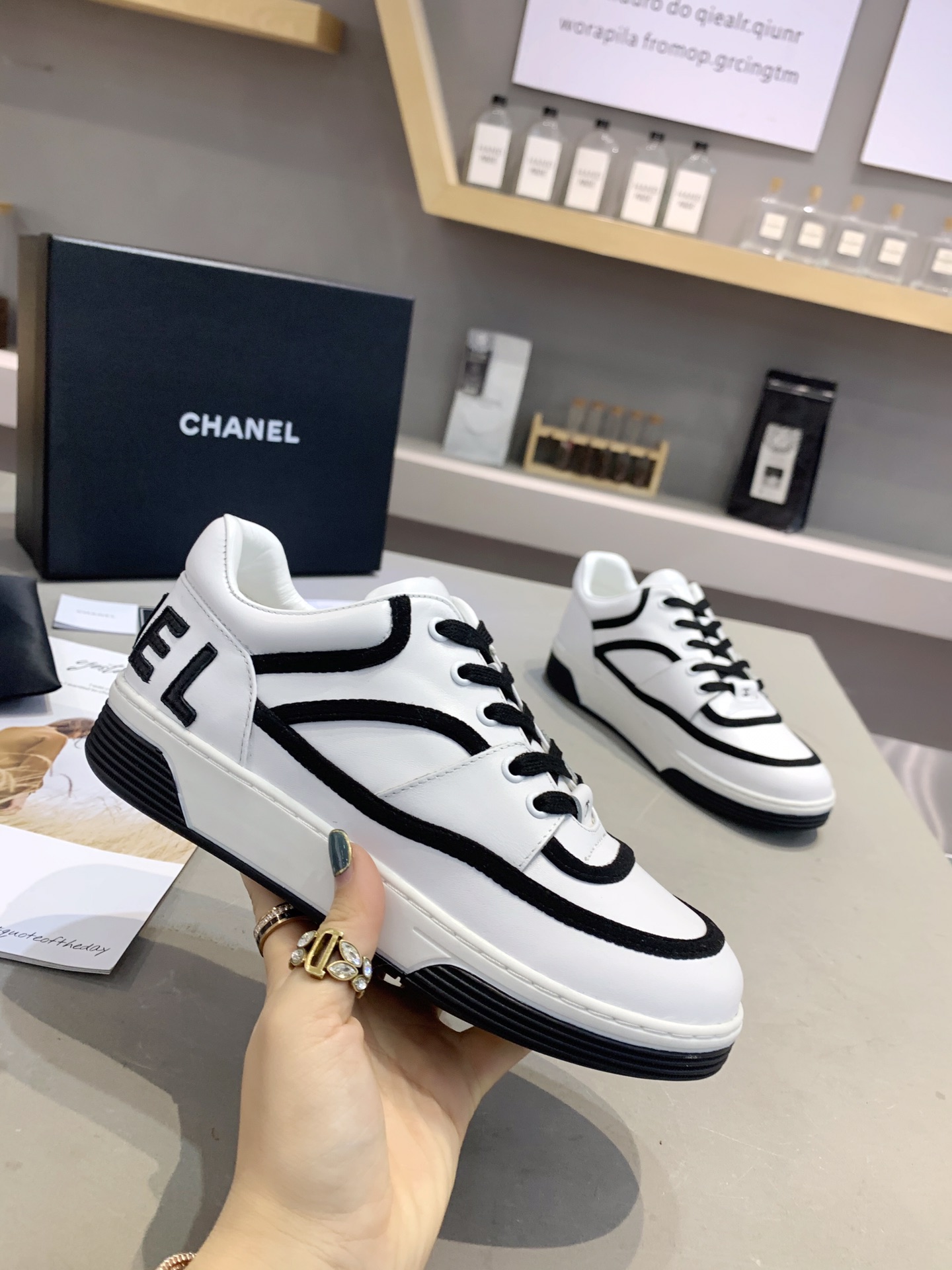 Chanel Low Top Sneaker 54 - vstockx