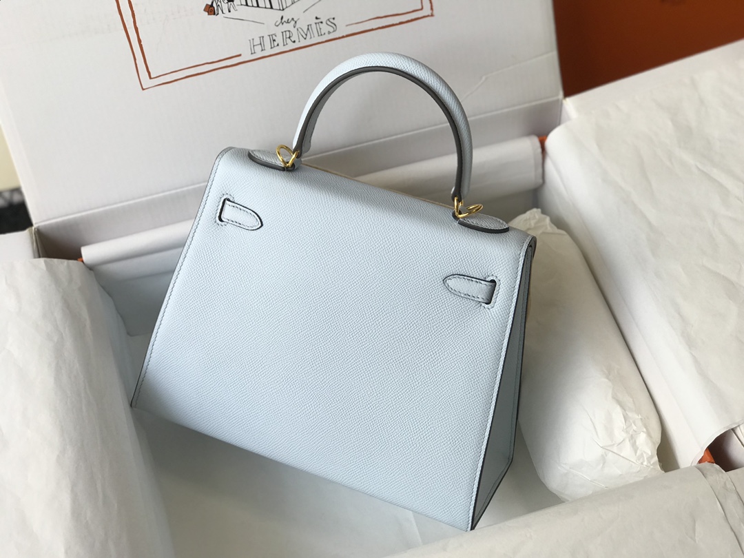 Handbags   . size:25 cm - vstockx