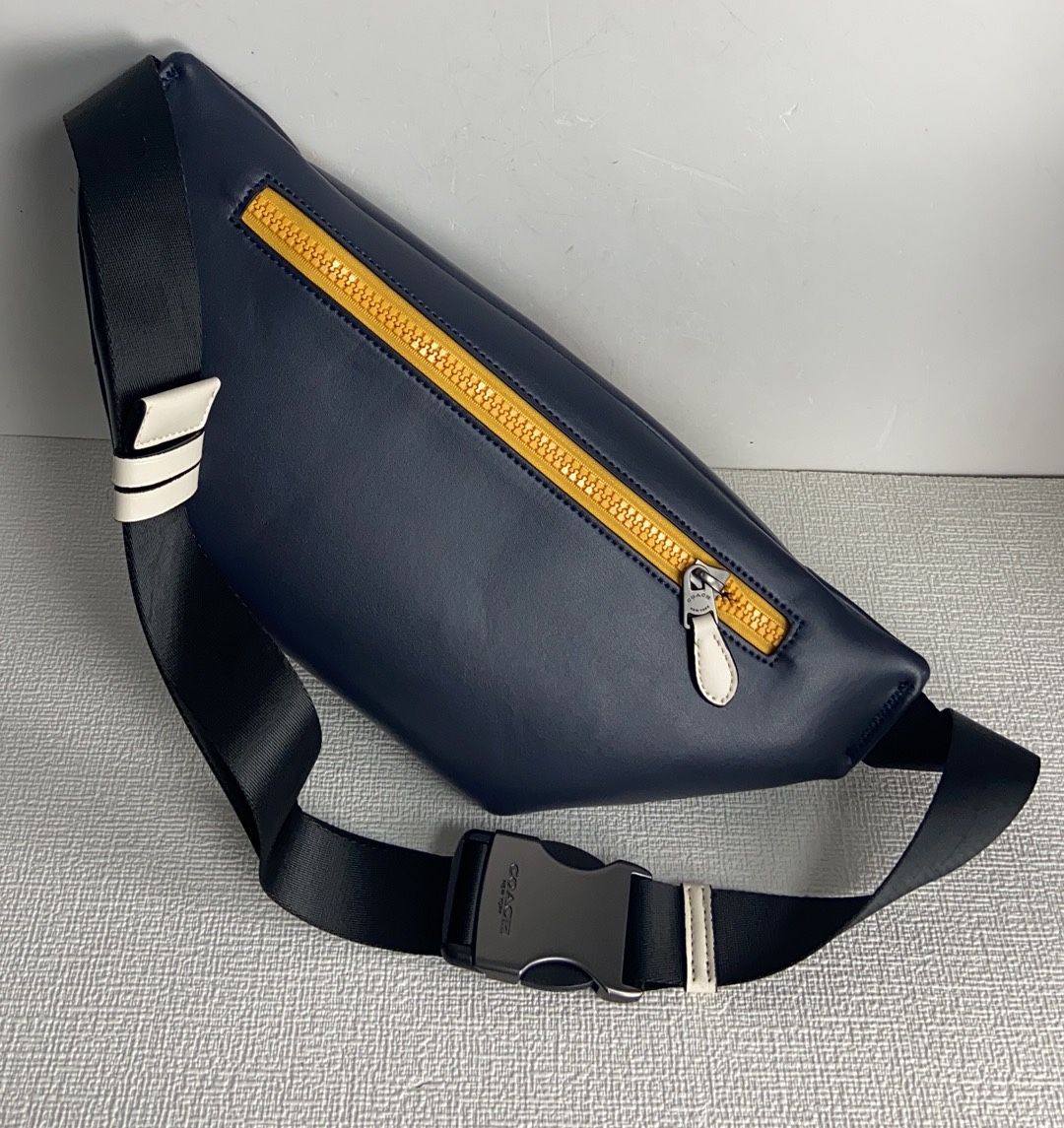 Handbags Coach cE552 size:30*12*4 - vstockx