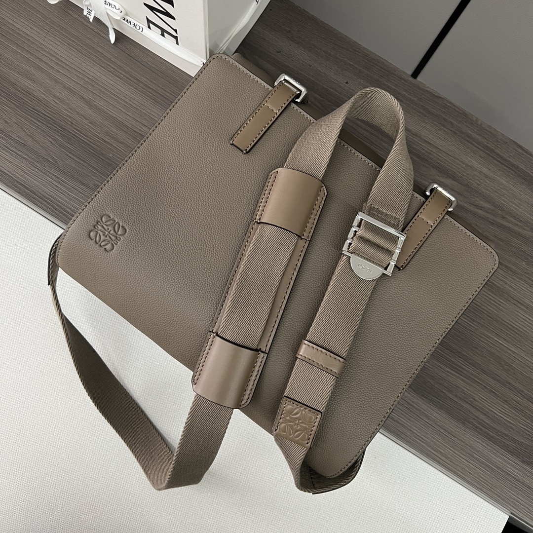 Handbags LOEWE 11360 size:33X25X10 cm - vstockx