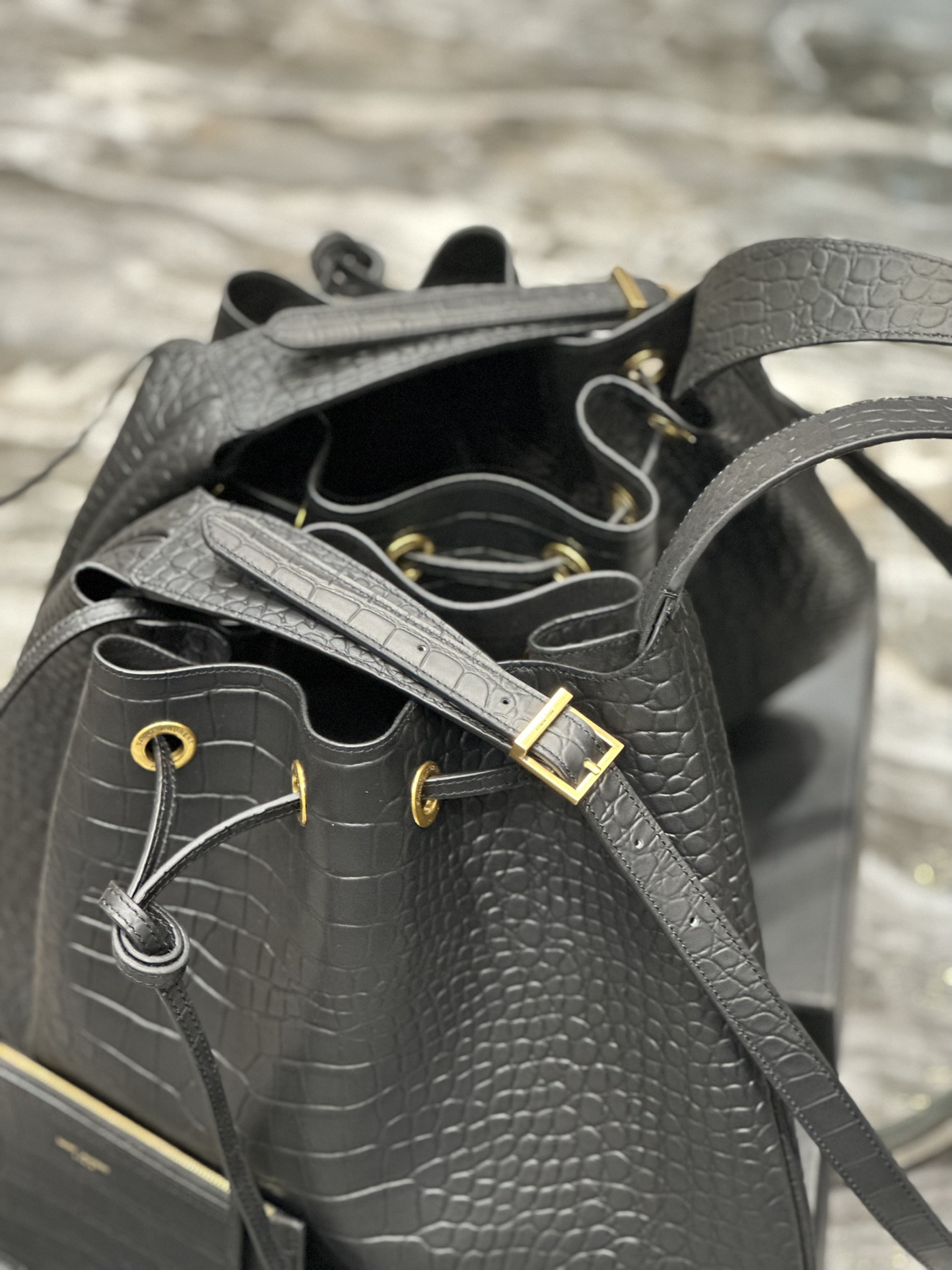 Handbags SAINT LAURENT 697941 size 44  33  2.5 cm - vstockx