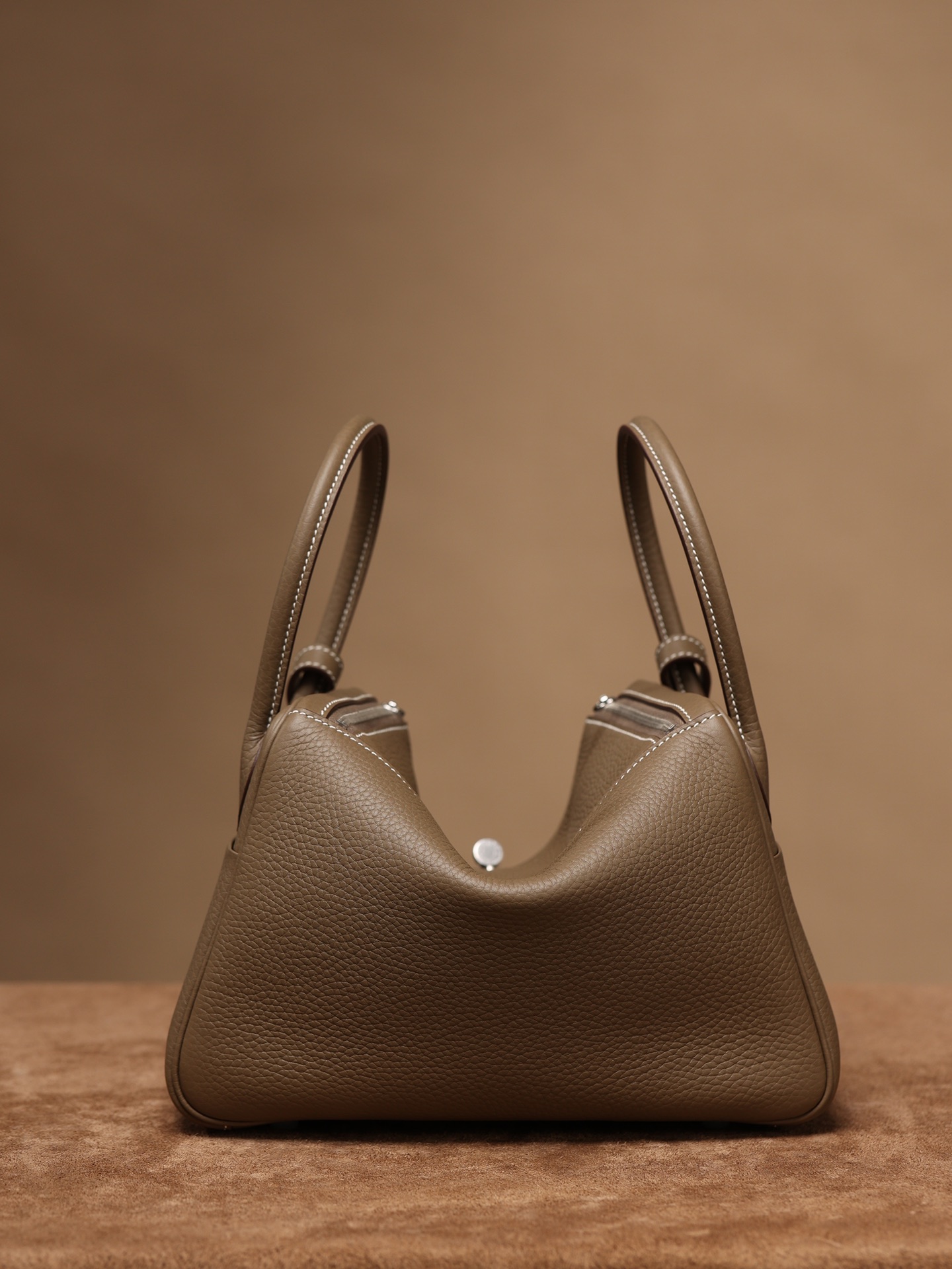 Handbags Hermes Lindy size:26x 18x14 cm - vstockx