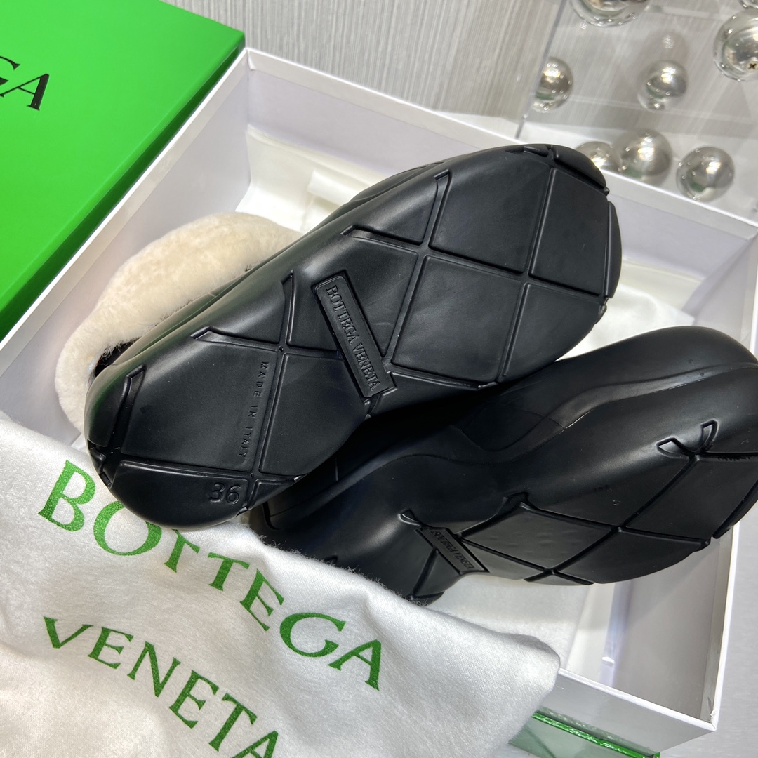 Bottega Veneta Boots 11 - vstockx