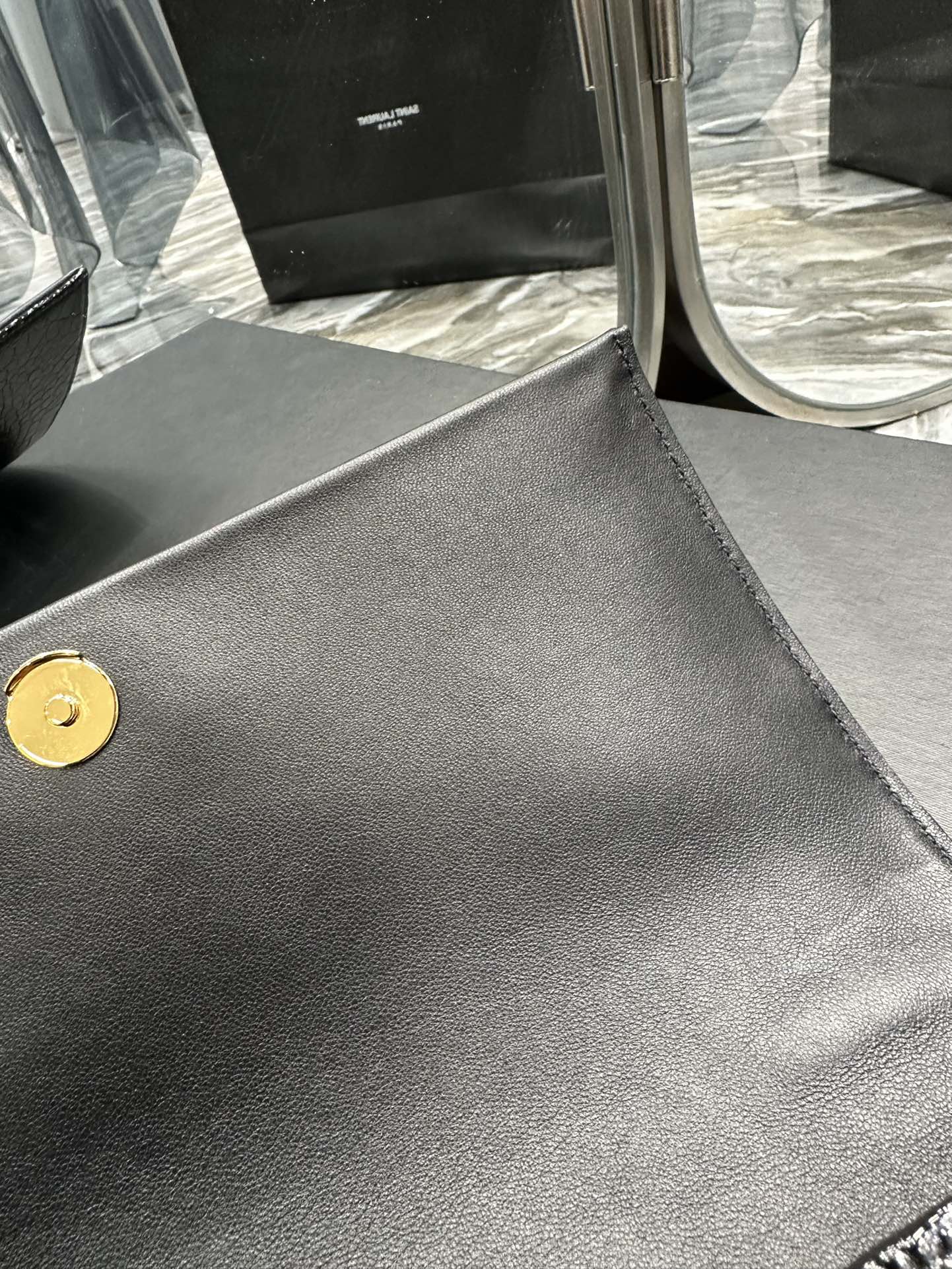 Handbags SAINT LAURENT 604276 size 26x13.5x4.5 cm - vstockx