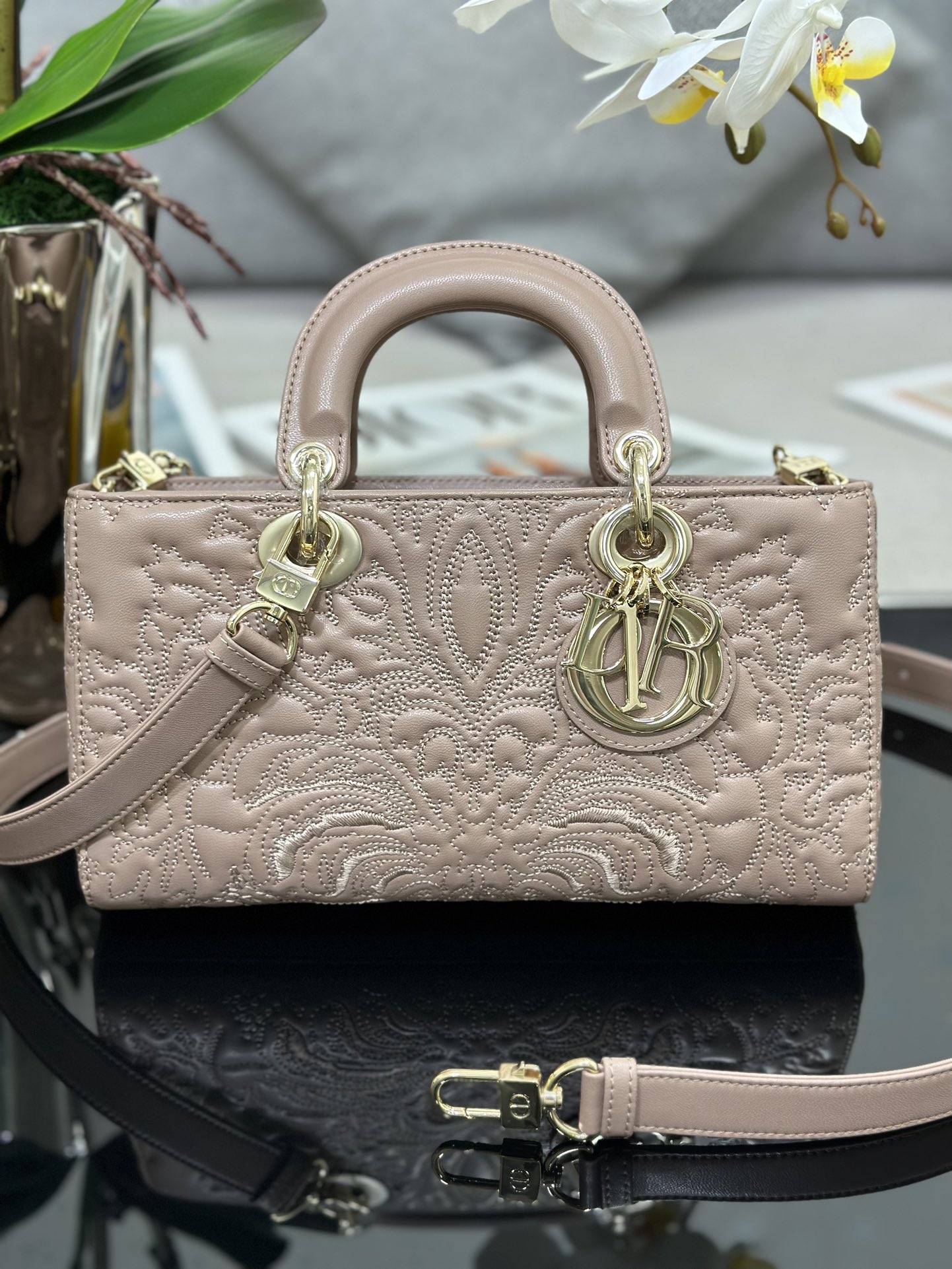 Handbags Lady Dior M0540 size:22*13.5*5 cm - vstockx