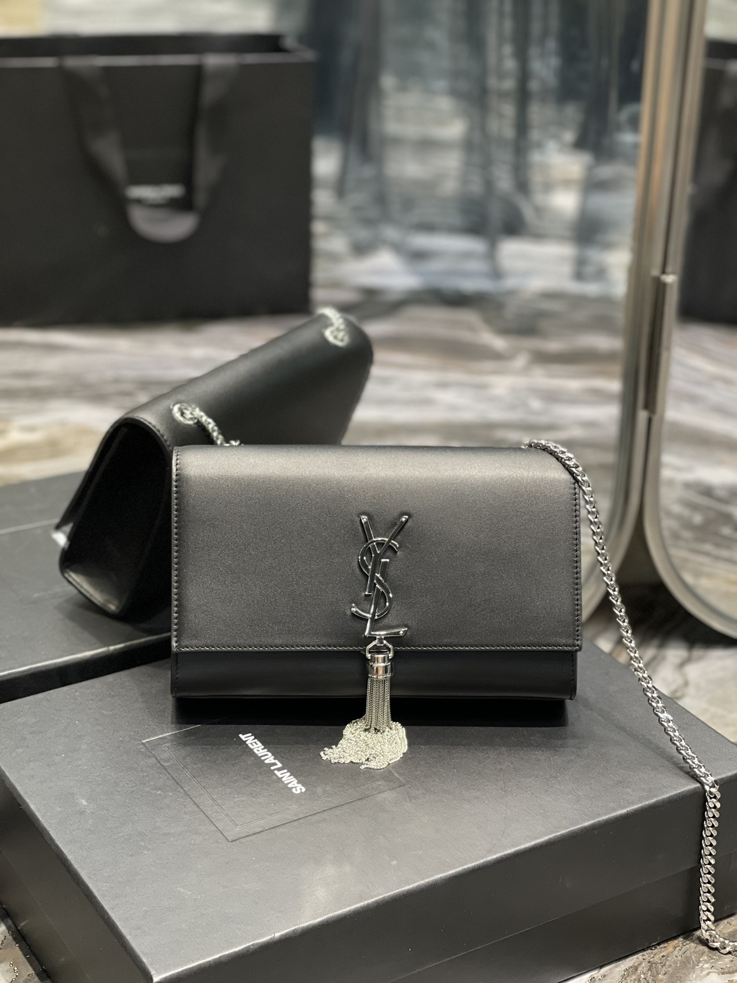 Handbags SAINT LAURENT 354119 size 24x14.5x5 cm - vstockx