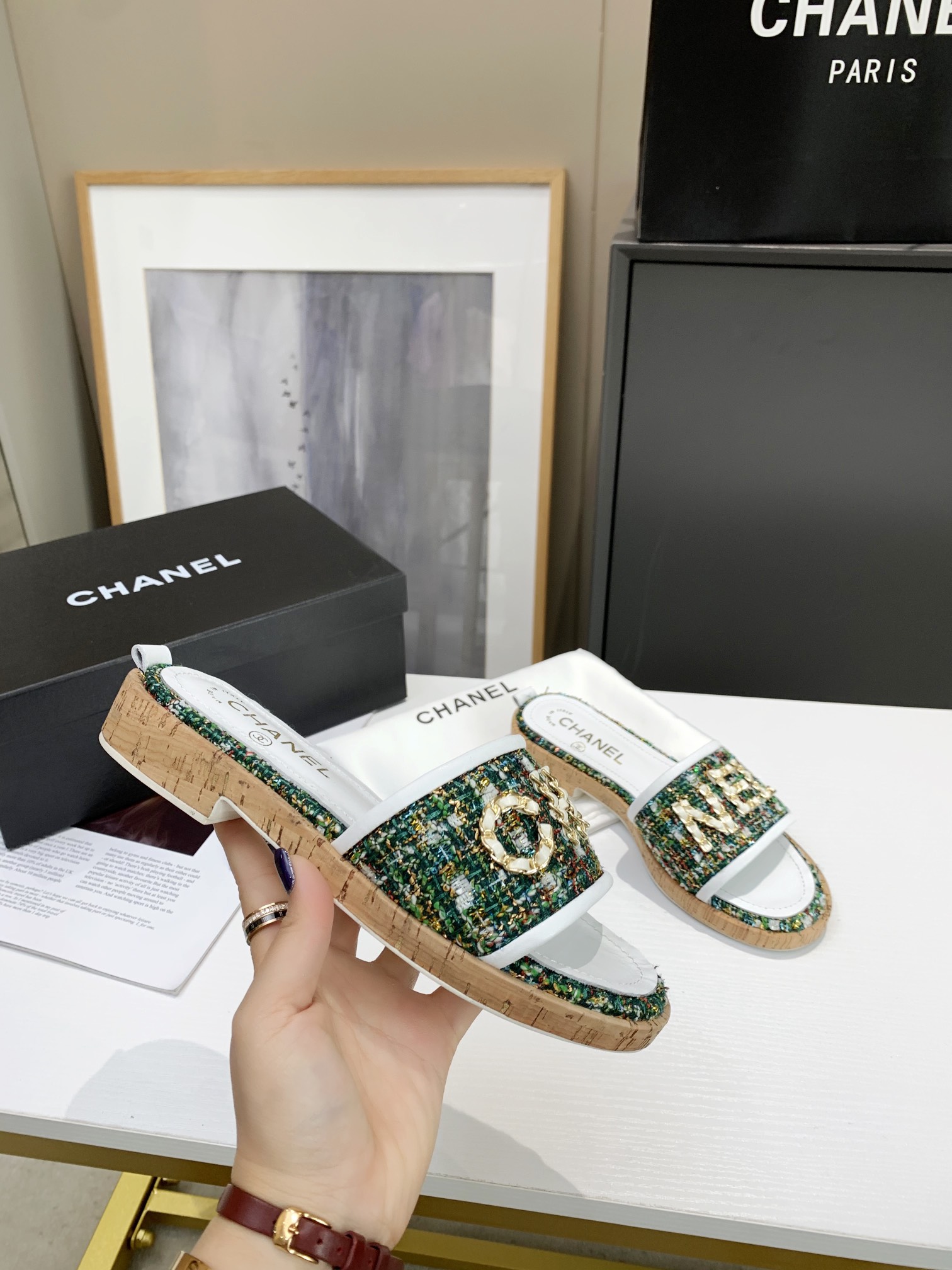 Chanel Slides 23 - vstockx