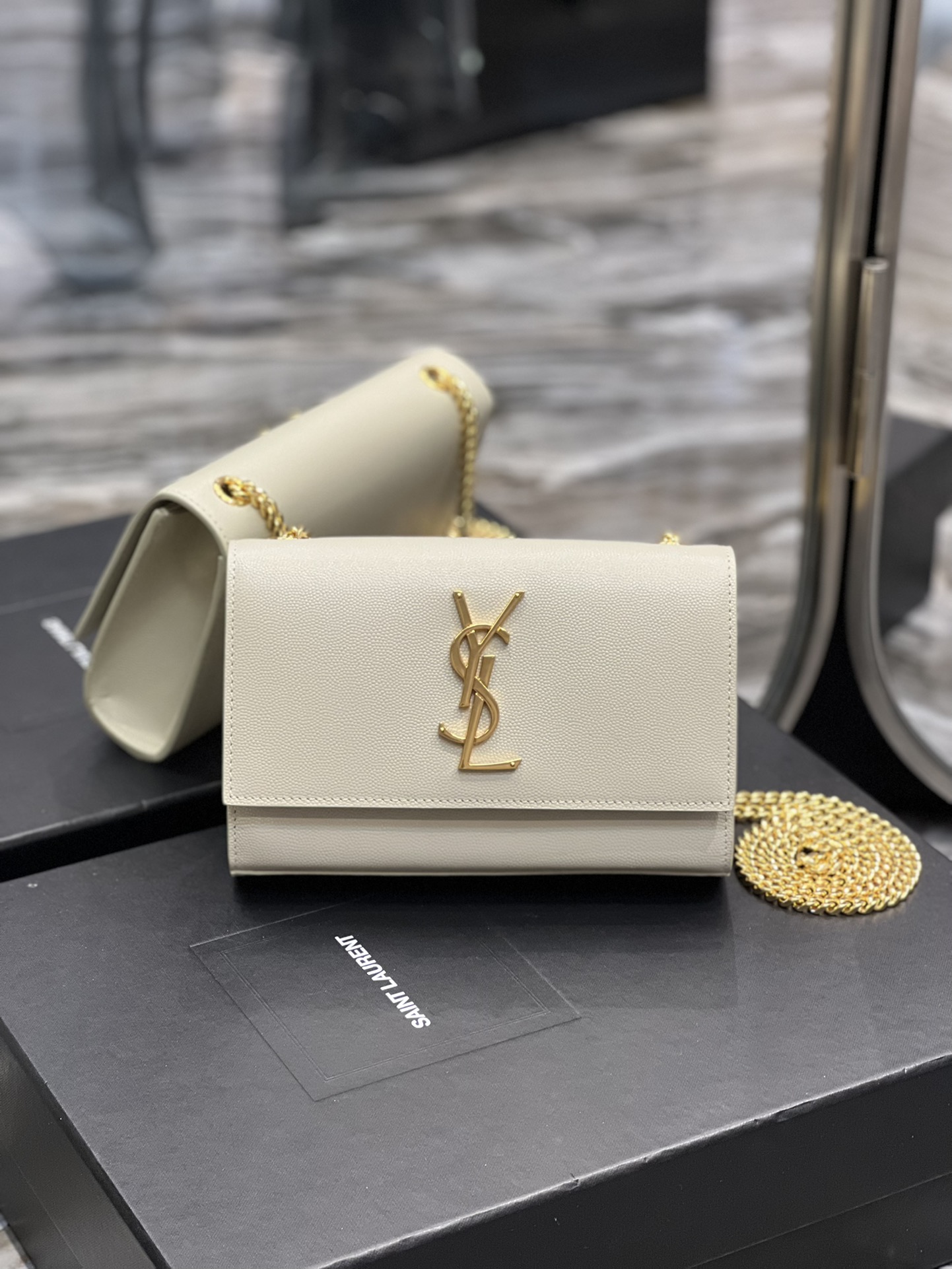 Handbags SAINT LAURENT 469390 size 20x13.5x5.5 cm - vstockx