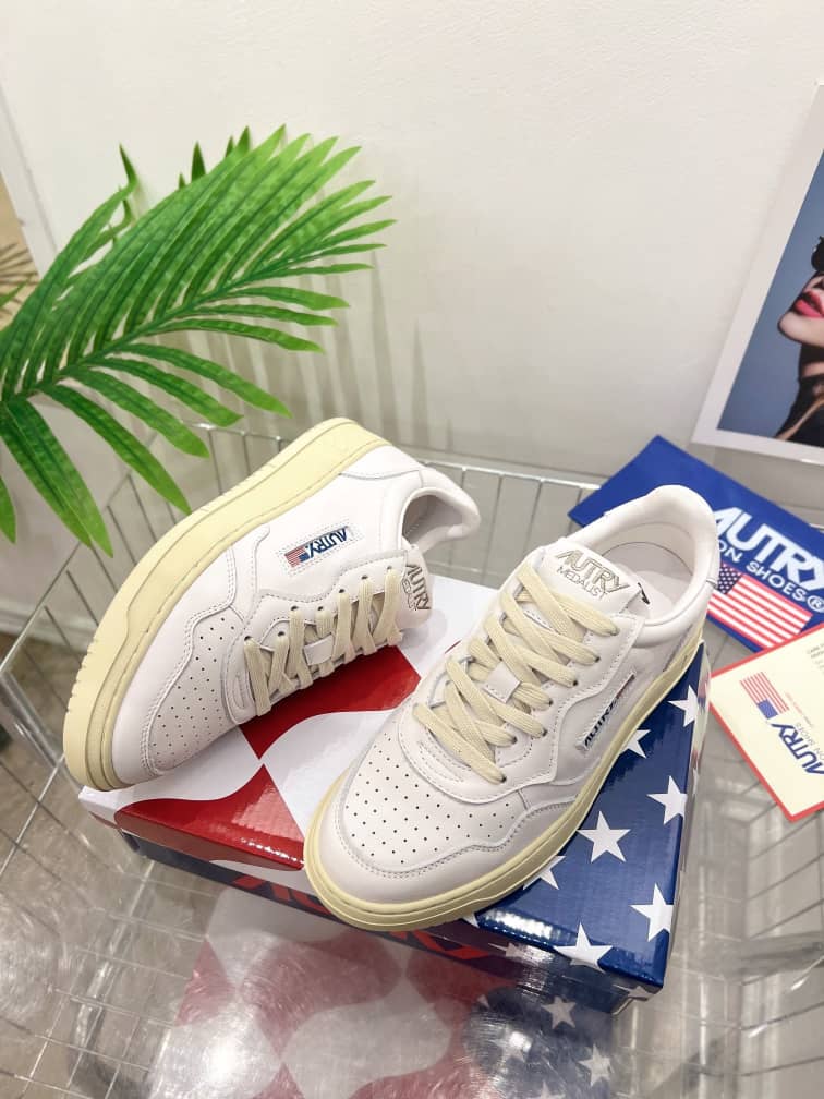 Autry Medalist Leather Low White - vstockx